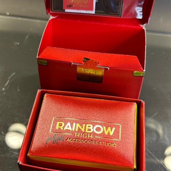 Rainbow High Mini Accessories Studio RED Crystal High Heels 👠 STRAP NEW - Picture 8 of 8